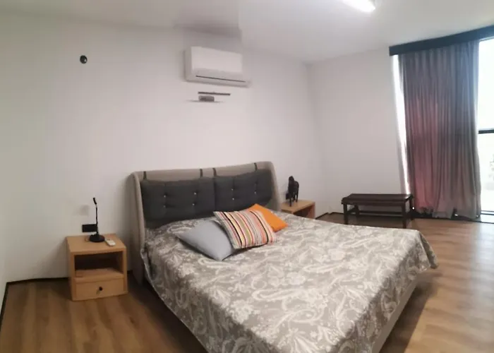 Black Box Village With Garden *