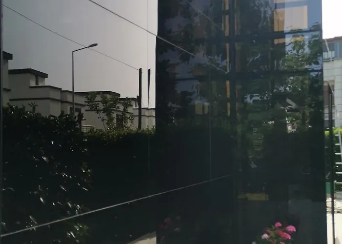 Vila Black Box Village With Garden