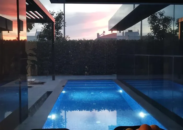 Vila Black Box Village With Garden *