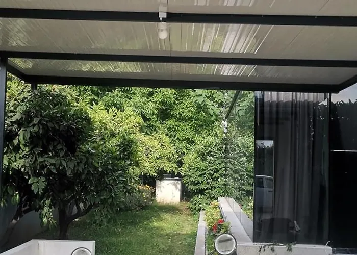 Vila Black Box Village With Garden