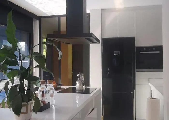 Black Box Village With Garden Vila