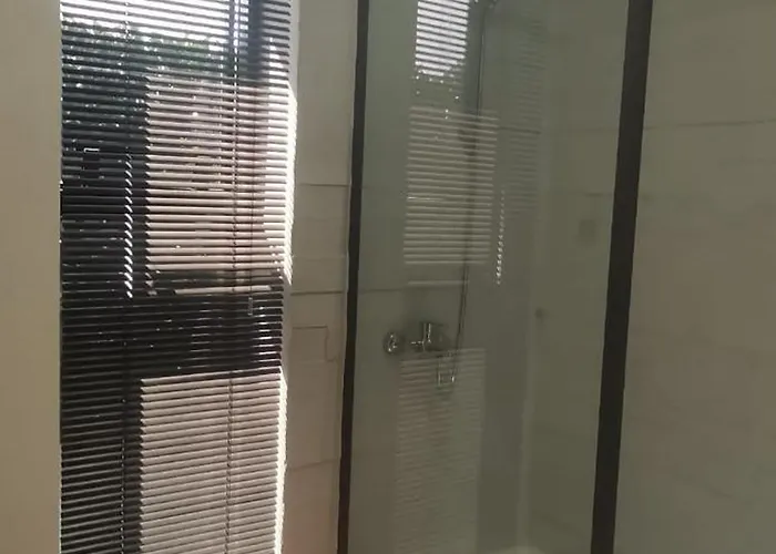 Vila Black Box Village With Garden