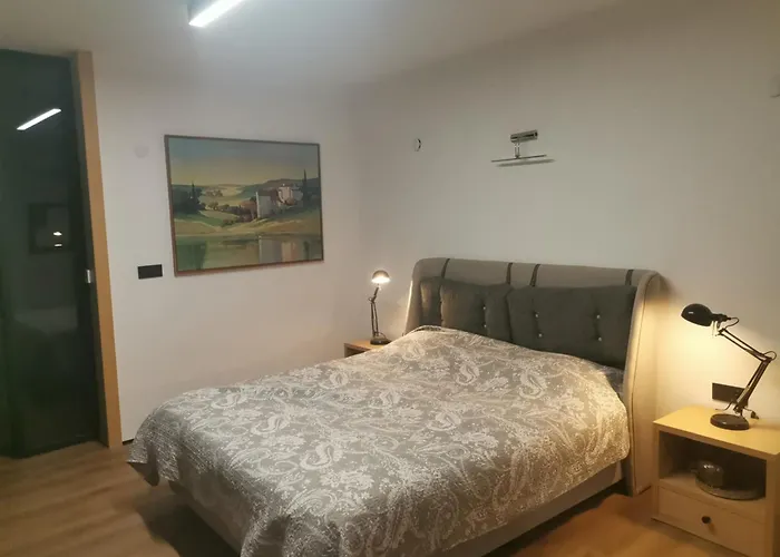 Black Box Village With Garden Vila